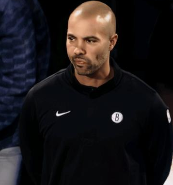 篮网主教练称赞曾凡博很擅长看录像。在参加NBA中国赛的篮网的主教练霍尔迪费尔南德
