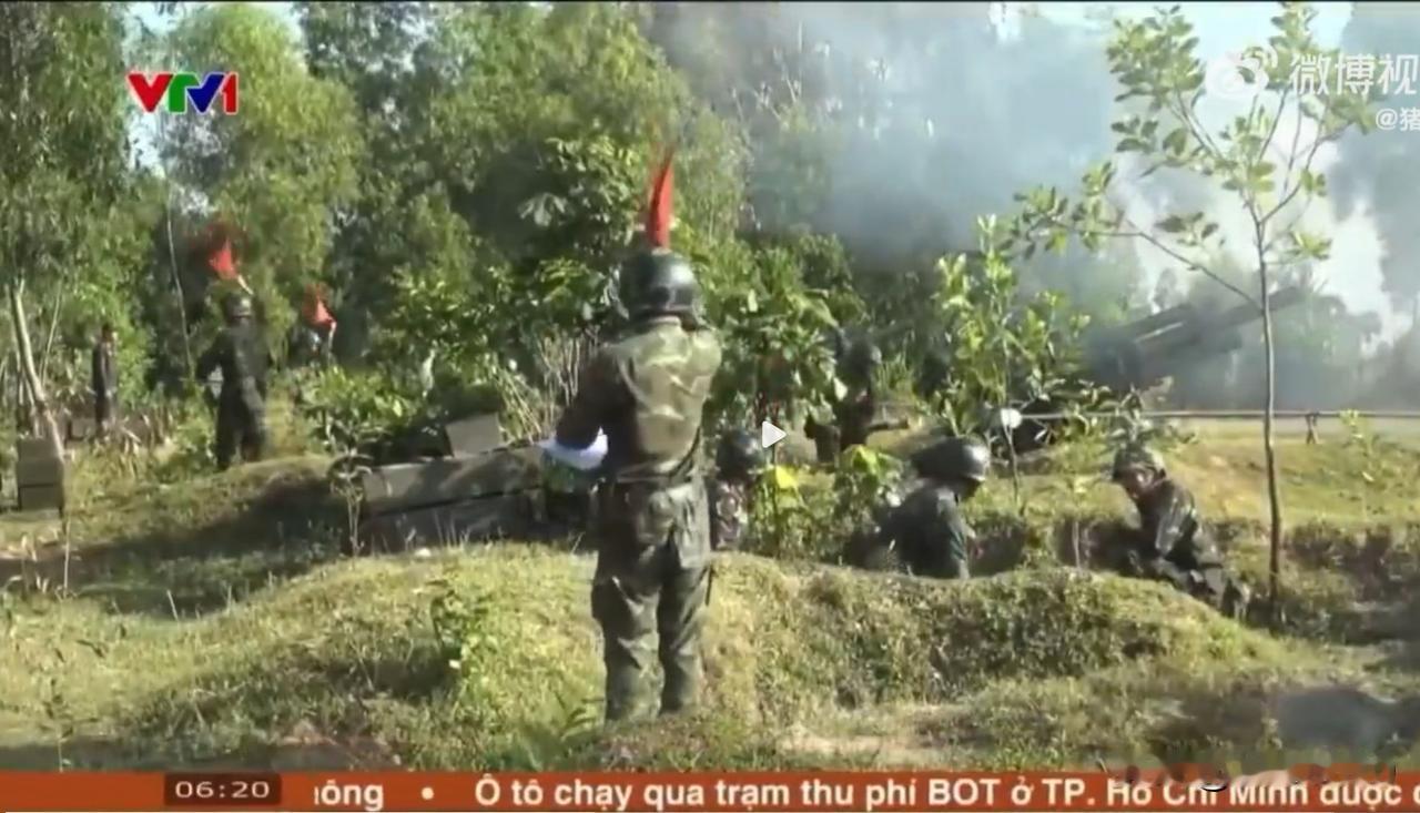 越军炮兵仍在使用越战老式美制M101式和M114式榴弹炮近日越南军事新闻报道，