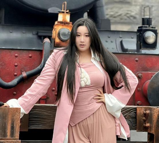 锤娜丽莎坦言每天都会沉浸在对被求婚情景的幻想中，这满是浪漫的期许呀！在她的想象里