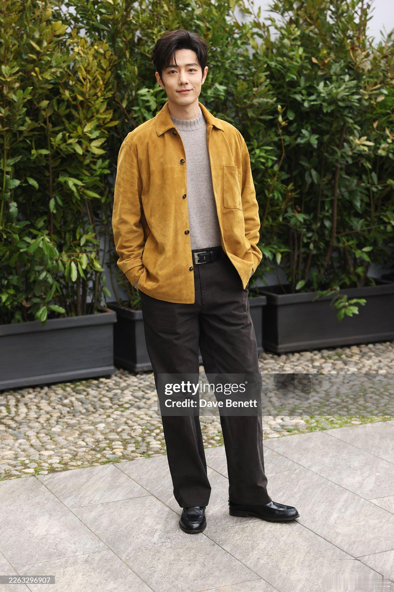 肖战G社生图来咯！这个状态绝了！潇洒肆意游刃有余的大明星！肖战米兰看秀造型肖