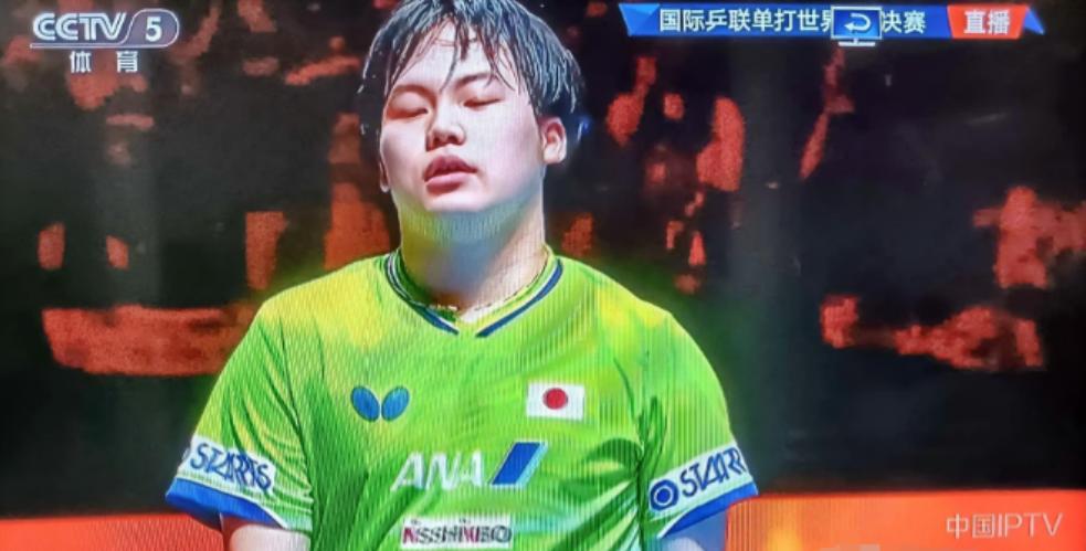 松岛辉空是目前世界乒坛上最没教养，最不讲公共礼仪的一个人。输了球丑态百出，咬牙切