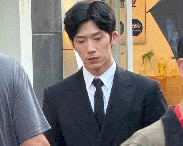 井柏然才36岁，状态却如此疲惫，感觉他可以尝试通过医美来调整一下。感觉他和刘雯在