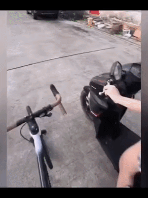 就喜欢看美女吃瘪