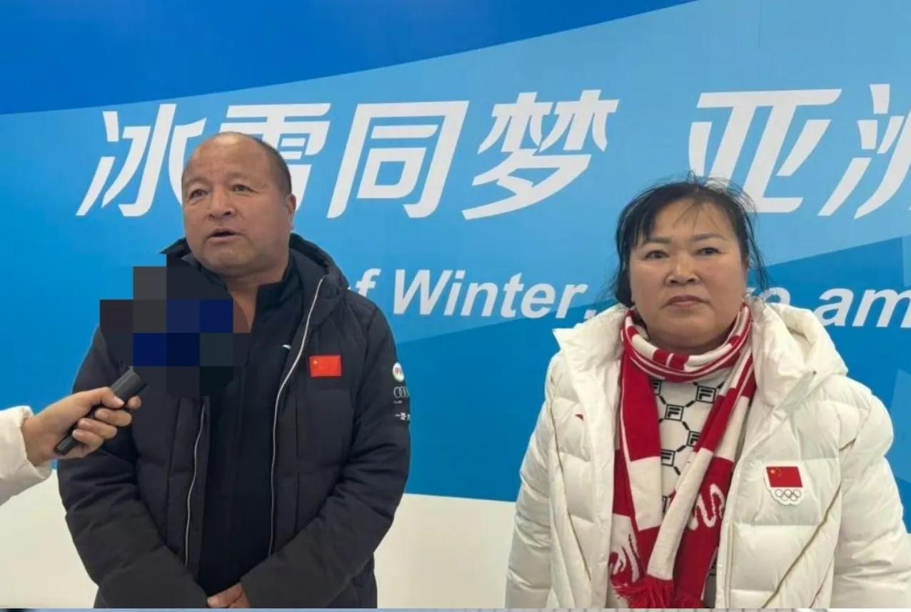 什么样的家庭能教育出宁忠岩这样的男人？我好奇扒了一下他的父母，才发现他的家庭实在