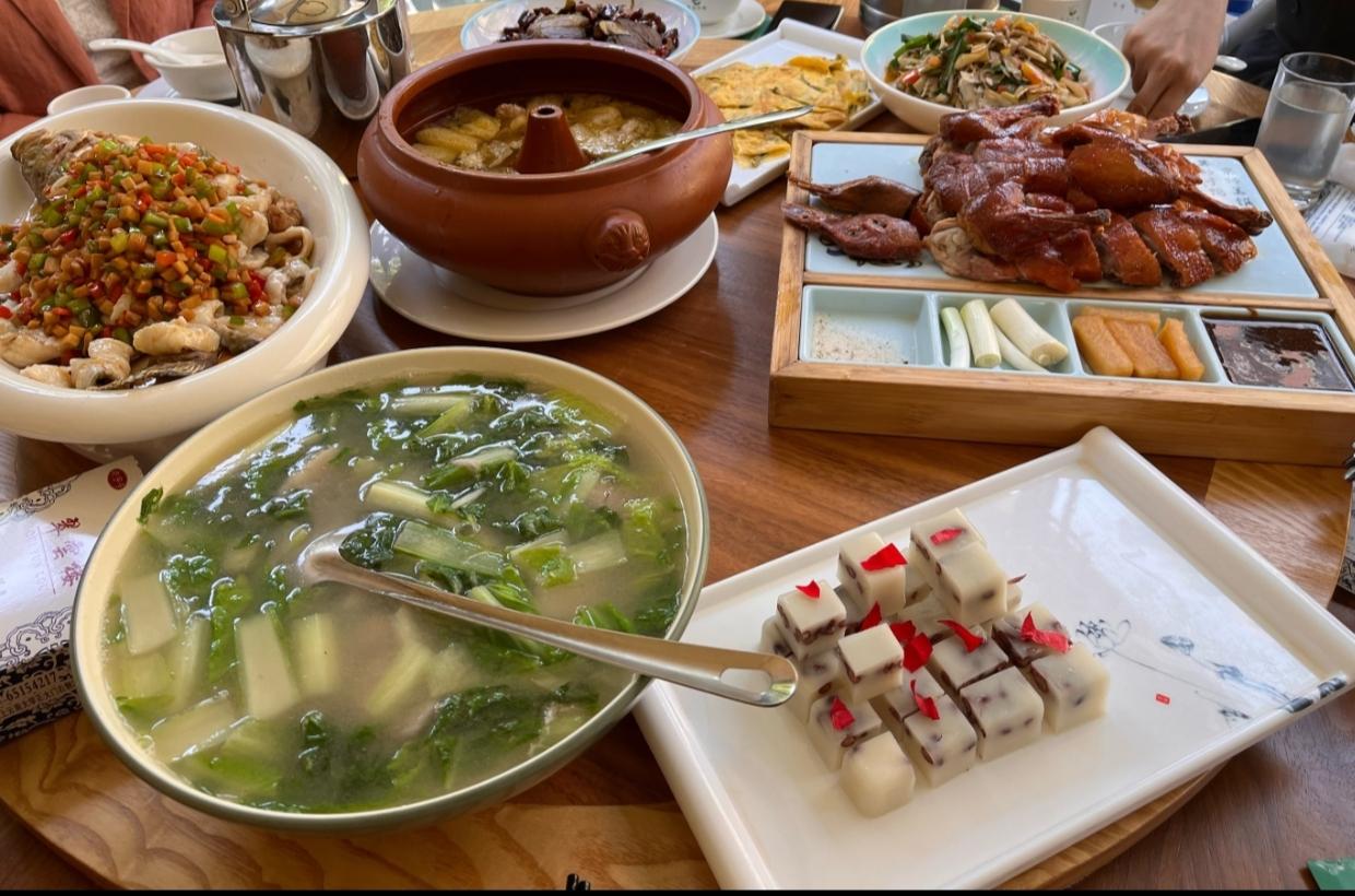 有个亲戚58岁，2月底忽然查出来肺癌晚期，连手术的机会都没有。她得知后订了机票，