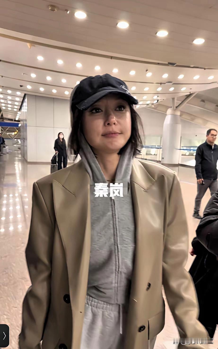 我的天，秦岚怎么变成这样了？怎么胖了这么多？果然，人到中年不能胖，胖不了一