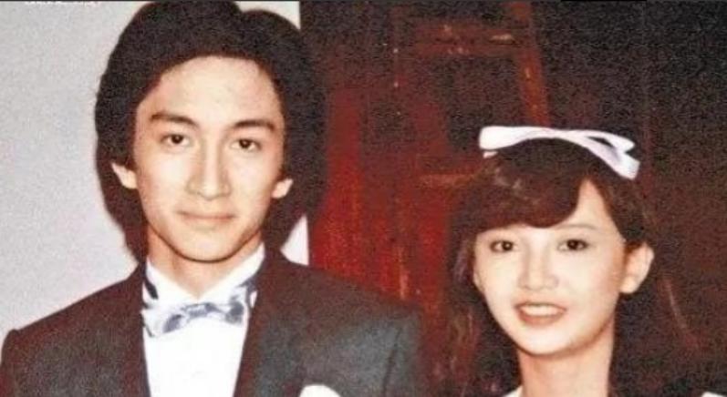 1991年，吴启华在拍摄《玉蒲团》时，工作人员冲他大喊：“启华，大力些去抓叶子楣