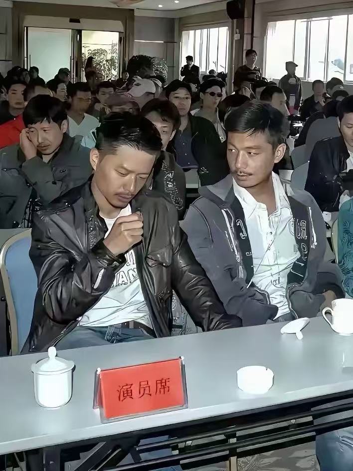 那时候都是屌丝样，现在都是明星啦。