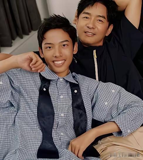 郭晓东和程莉莎的儿子长这样。好多星二代的颜值都不如爹妈，好像已经成了规律，这
