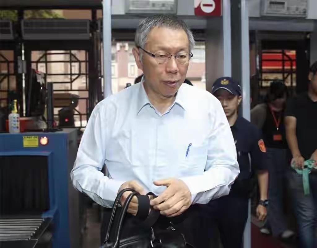 柯文哲为什么盯着新北不放，一心就想让黄国昌去新北选市长，老谋深算，真的是狐狸。