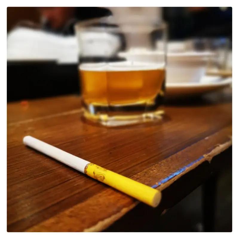 现在的人都戒烟戒酒是为了什么?现在越来越多人戒烟戒酒，原因还挺多。首先就是健康