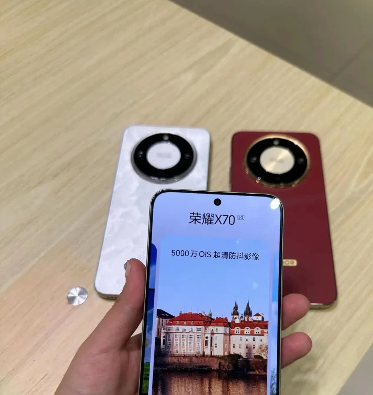 这次新出的荣耀X70抢先入手，这次可真谓是诚意满满，首先的话，它的防摔性能这次使