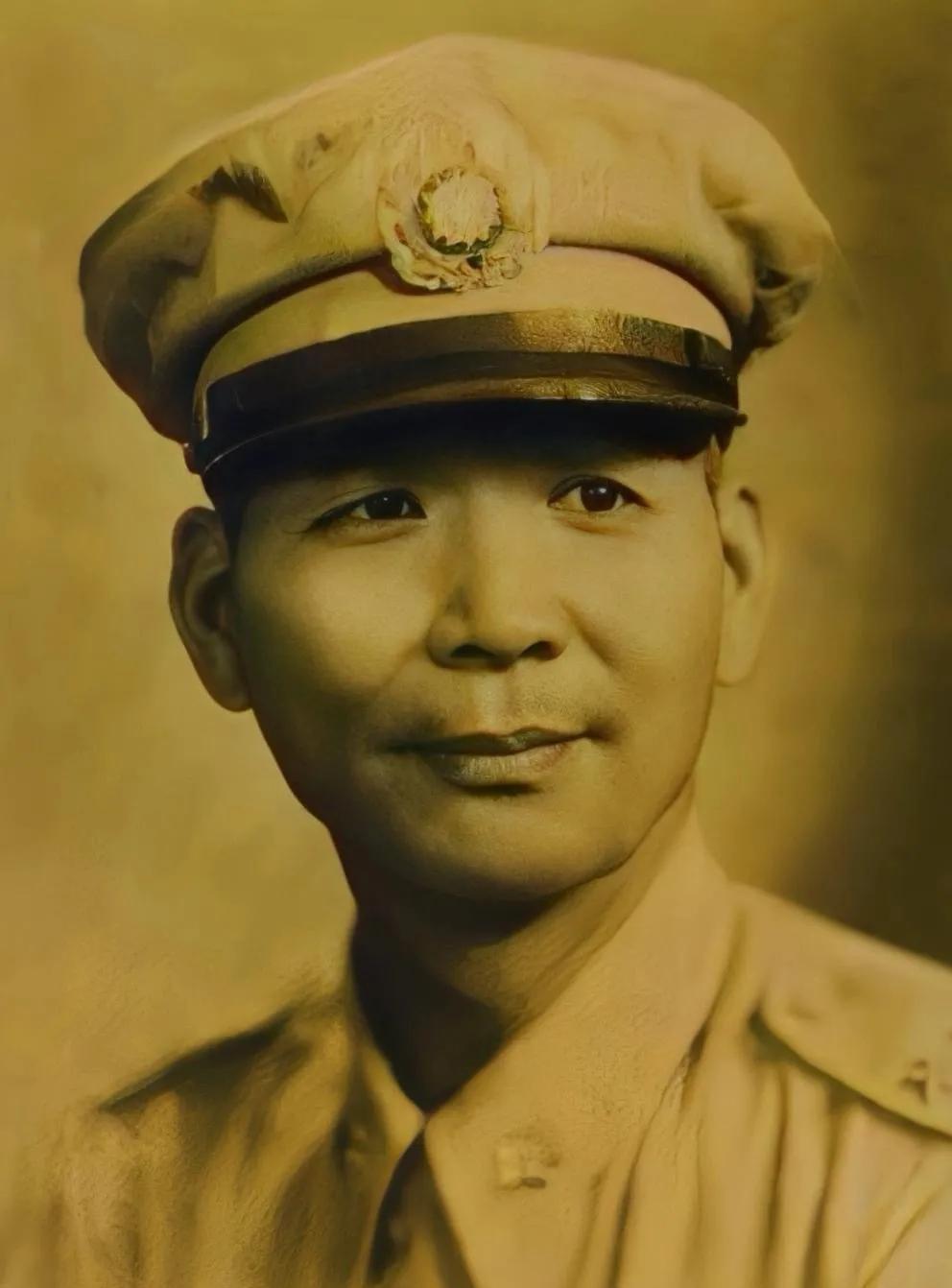 1948年，双堆集战役中，胡琏见大势已去，打算乘坐坦克突围，坦克有3辆，2旧1新