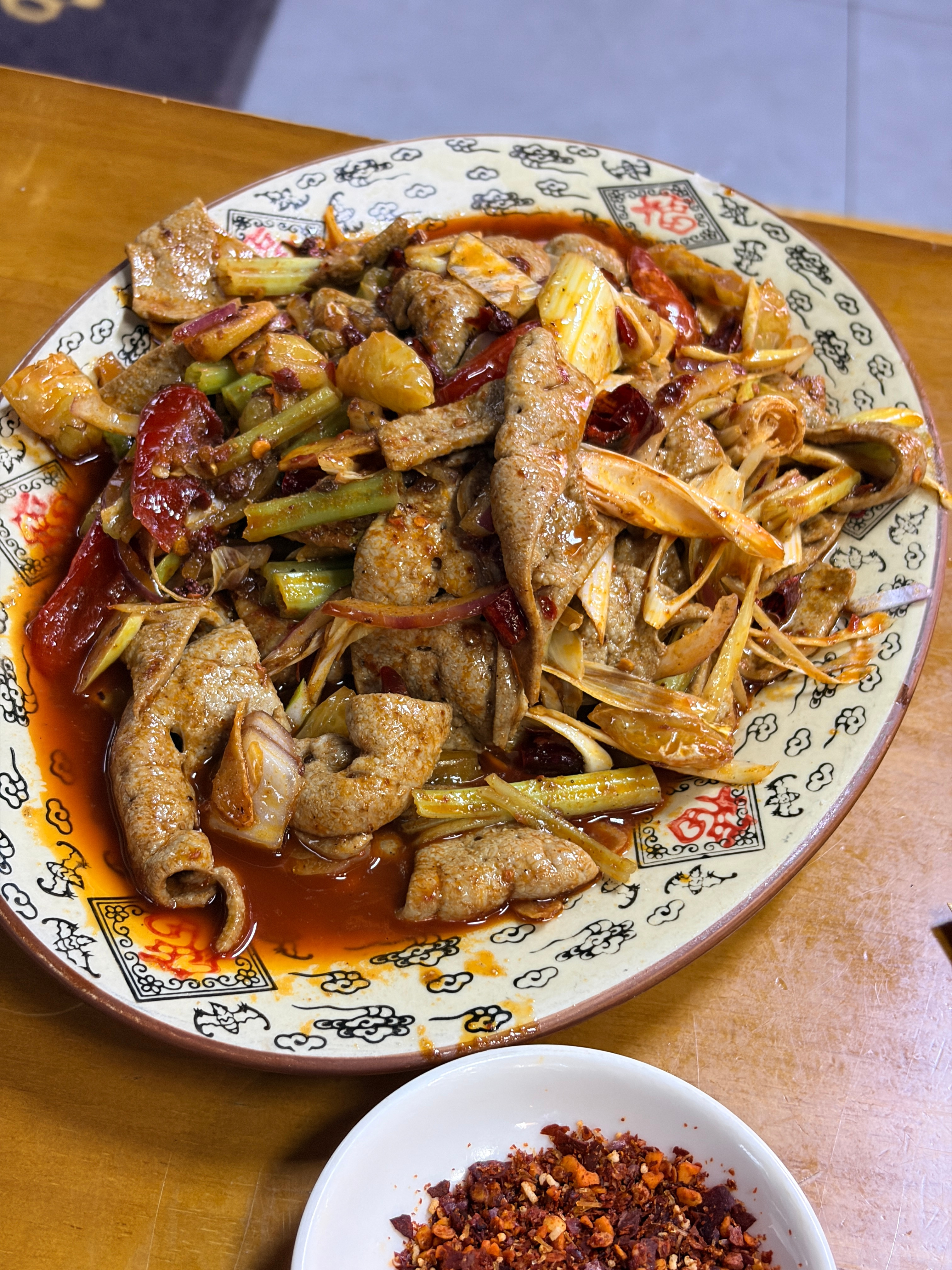 被成都美食征服的晚餐，这家店真的太好吃了，我本来今晚没打算吃米饭喝饮料的，嫩肝上