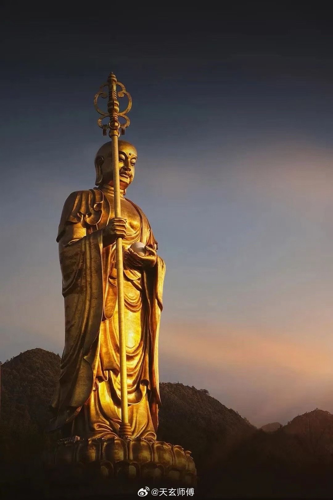 十二生肖2026年10月（戊戌月￼）的整体运势：1、属鼠：守成为上，静待时机