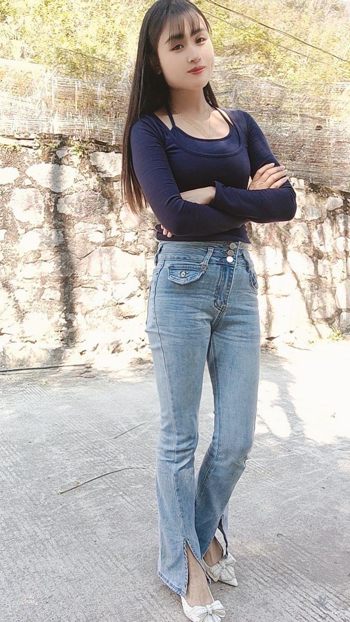 牛仔裤穿搭 好身材好气质 长发及腰的小姐姐