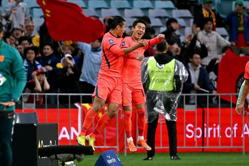 国足赢了！中国男足2-0击败美加墨世界杯参赛队伍现在除了嘲讽，好像没人看好这