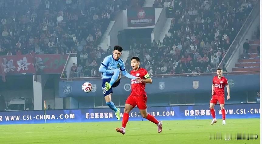 豫浙2-2握手言和：足球的赢家从不止于比分中超赛场河南队与浙江队的2-2平