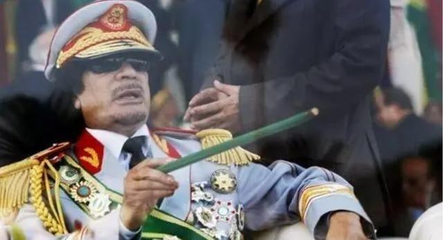 有人说：“卡扎菲那事，其实也没那么复杂。一开始美国本来不想弄的，当时卡扎菲已经服