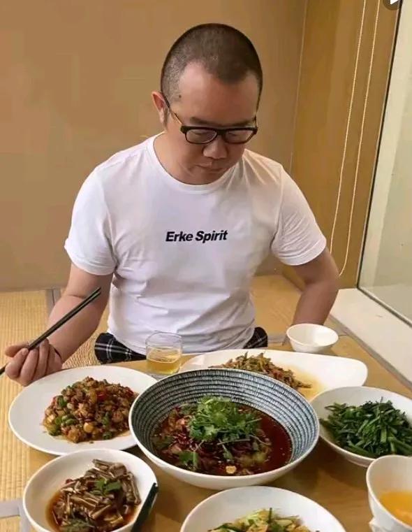 有钱人就是不一样,一个人的午餐也这么奢侈。
