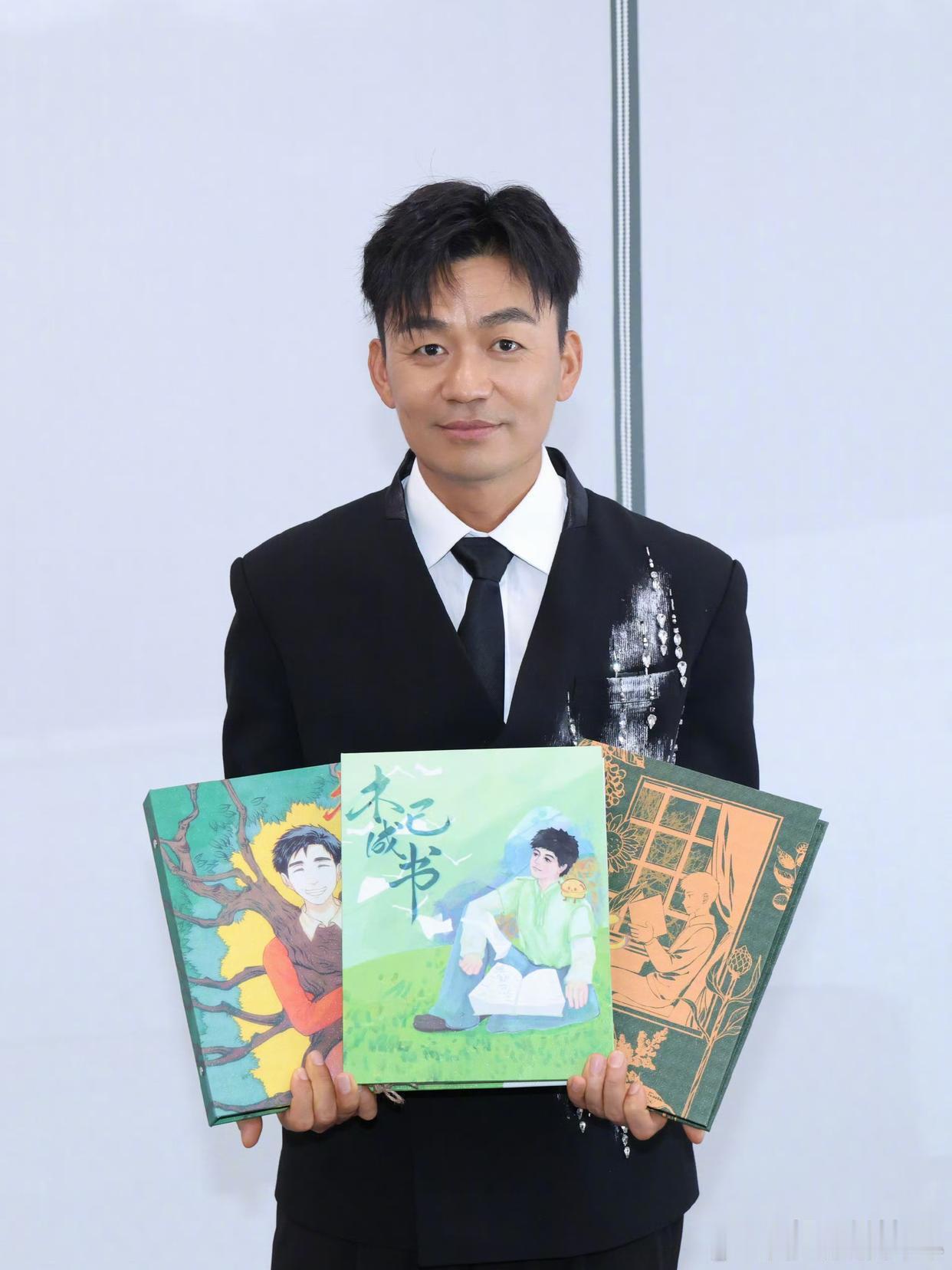 1.郭麒麟自控力没有那么强，没工作的时候会胡吃海塞，稍微被别人吐槽胖了，又开始疯
