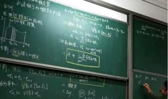 广州一女教授在985任教3年，每次课上都没几个人上课，最终因考核不过惨遭辞退，万