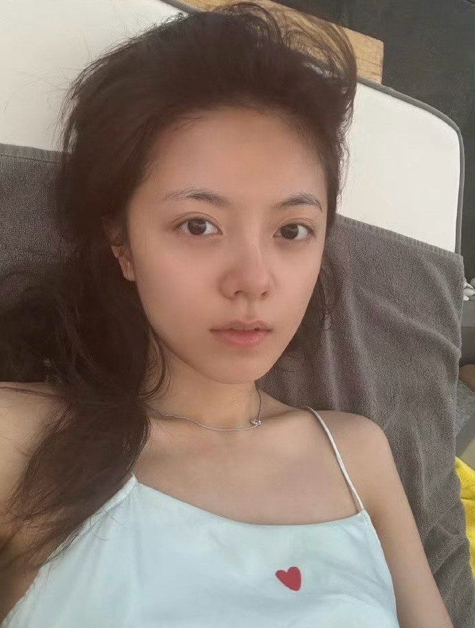 赵今麦脱胎换骨新生代演员里，今麦的素颜就很能打：​​​