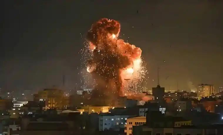 伊朗剑指三国石油设施，全球能源链震动，你的加油费要涨了！3月18日，伊