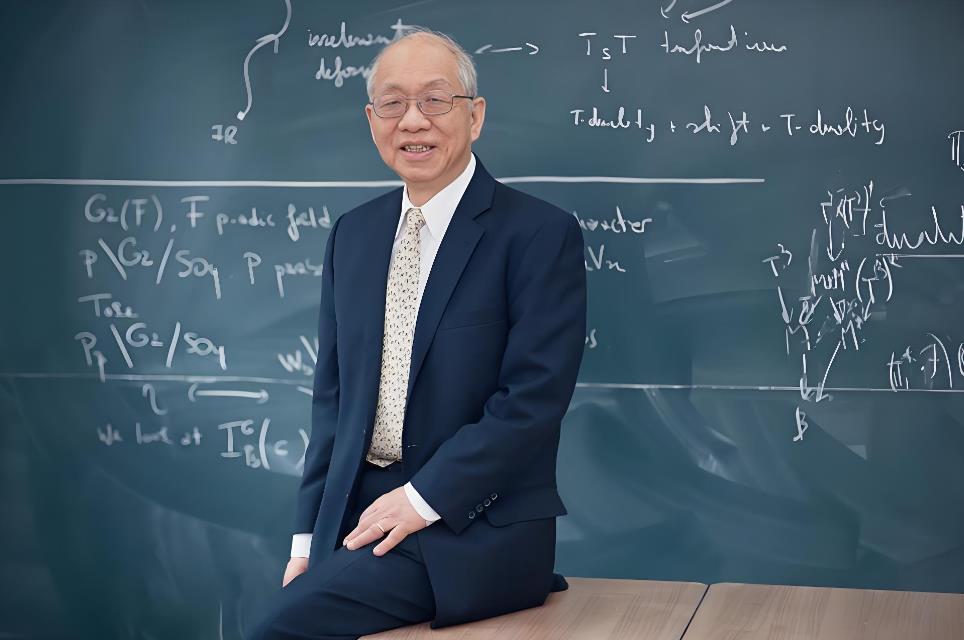 基础科学扎实，做AI便轻而易举。近日，数学大师丘成桐在香港中文大学（深圳）丘