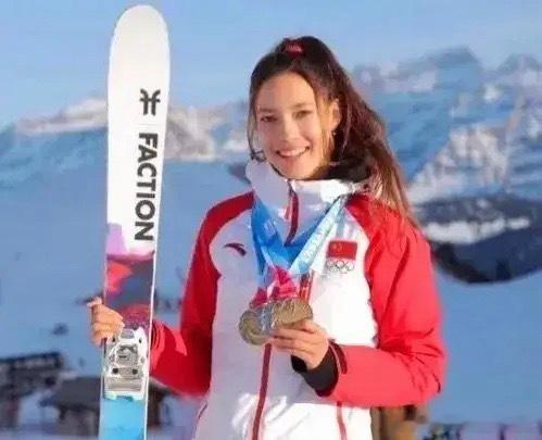 谷爱凌，代表中国出战！最新一届冬奥会将于2月初在意大利进行，今天中国代表队大名单