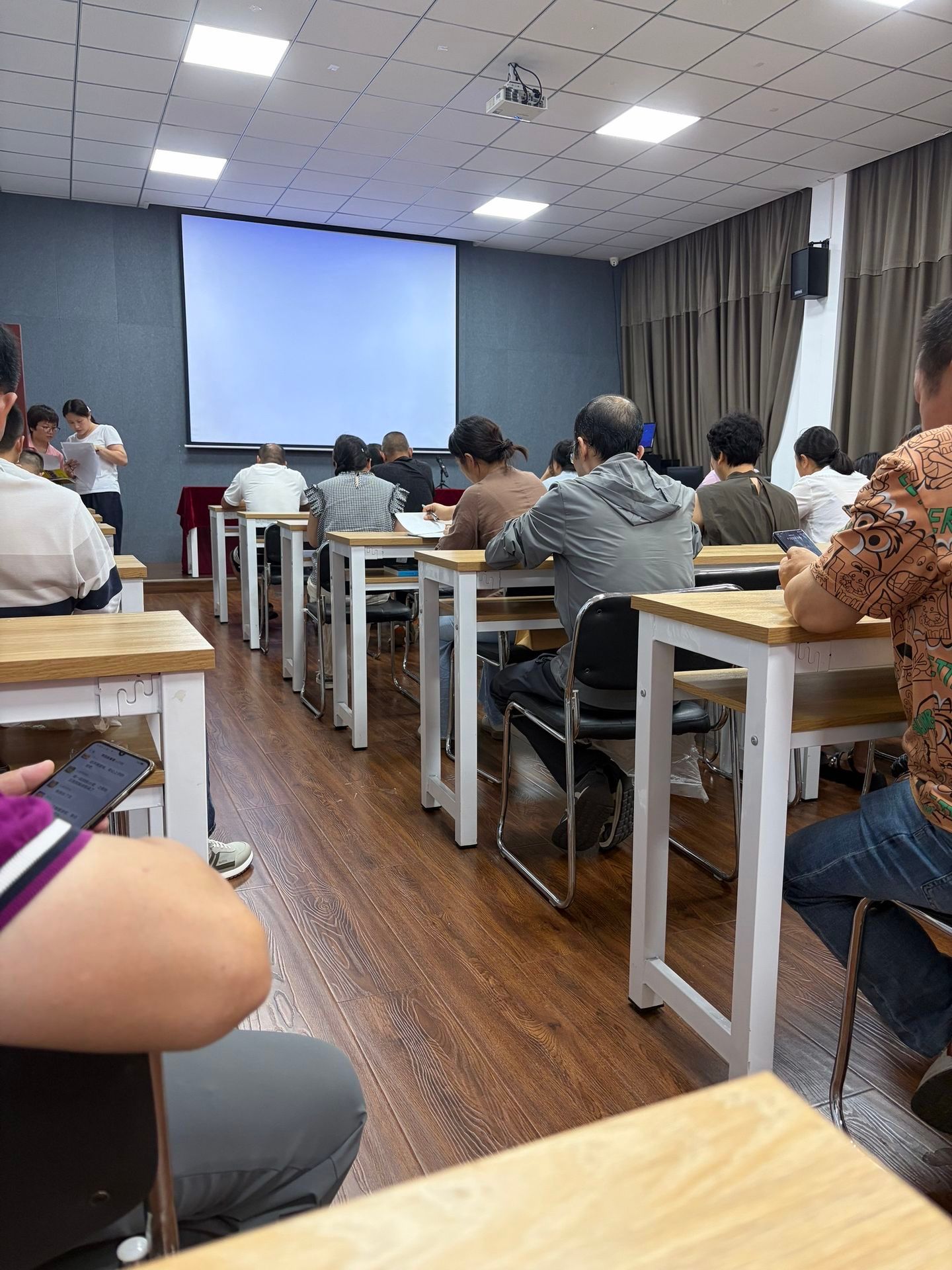 现在出租车司机也得学习英语了