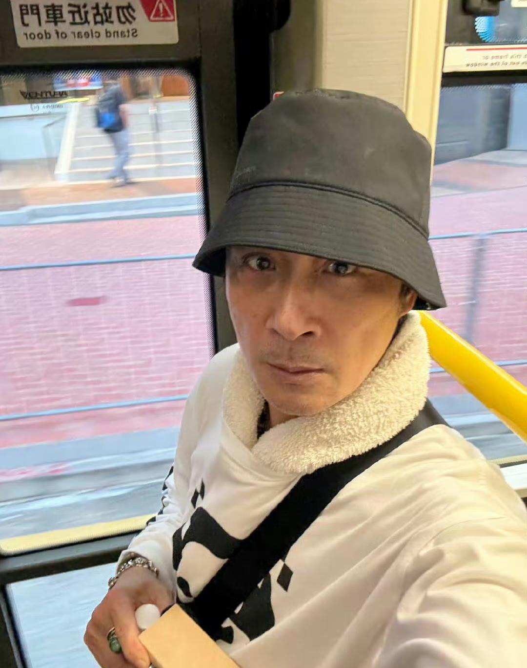 不得不说老一辈港台明星确实扛住了岁月，吴镇宇坐公交刷老人卡，被质疑后还得自己