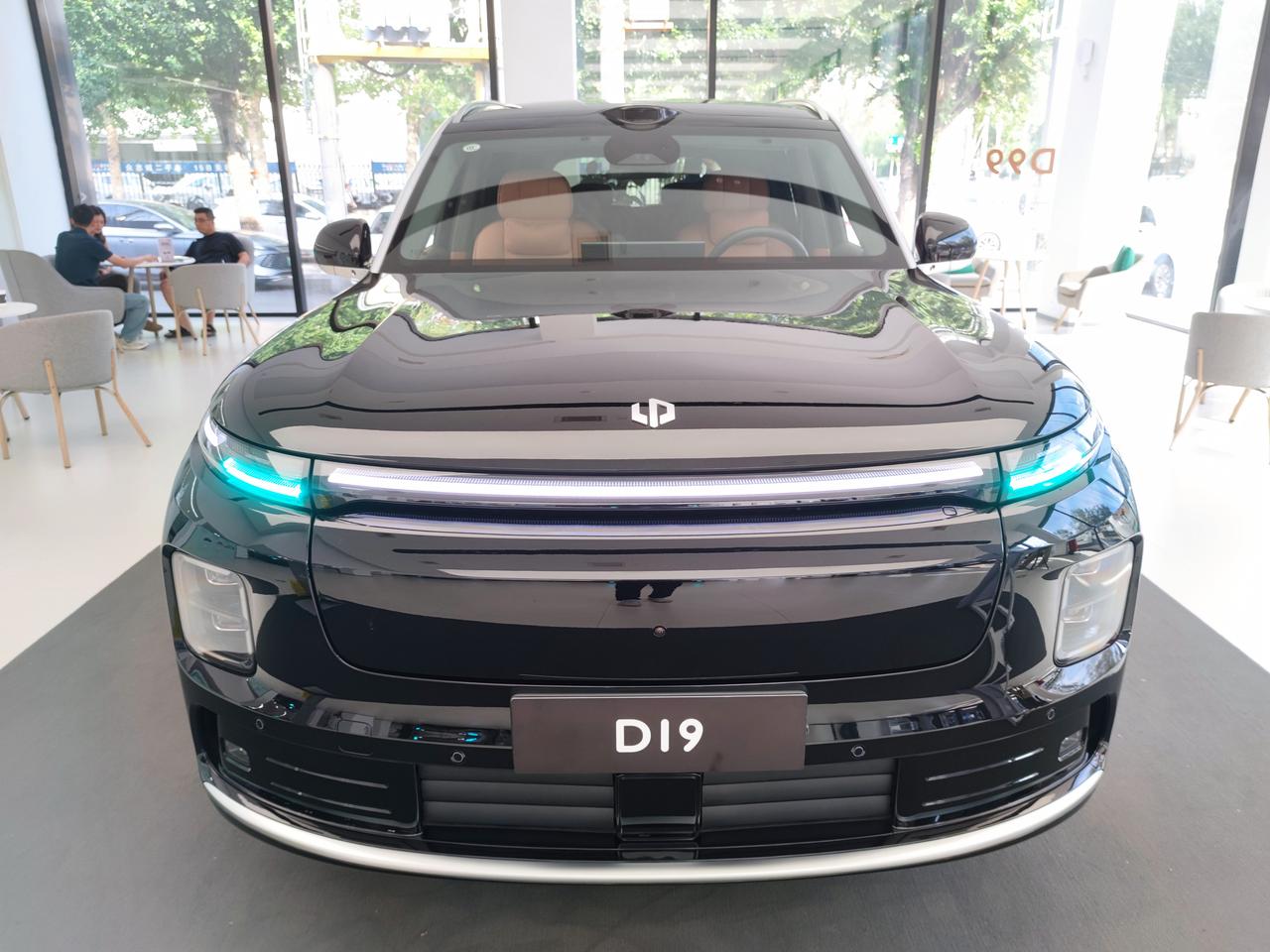 科技豪华旗舰《零跑D19》2026年4月16日，零跑D19惊艳上市，定位为