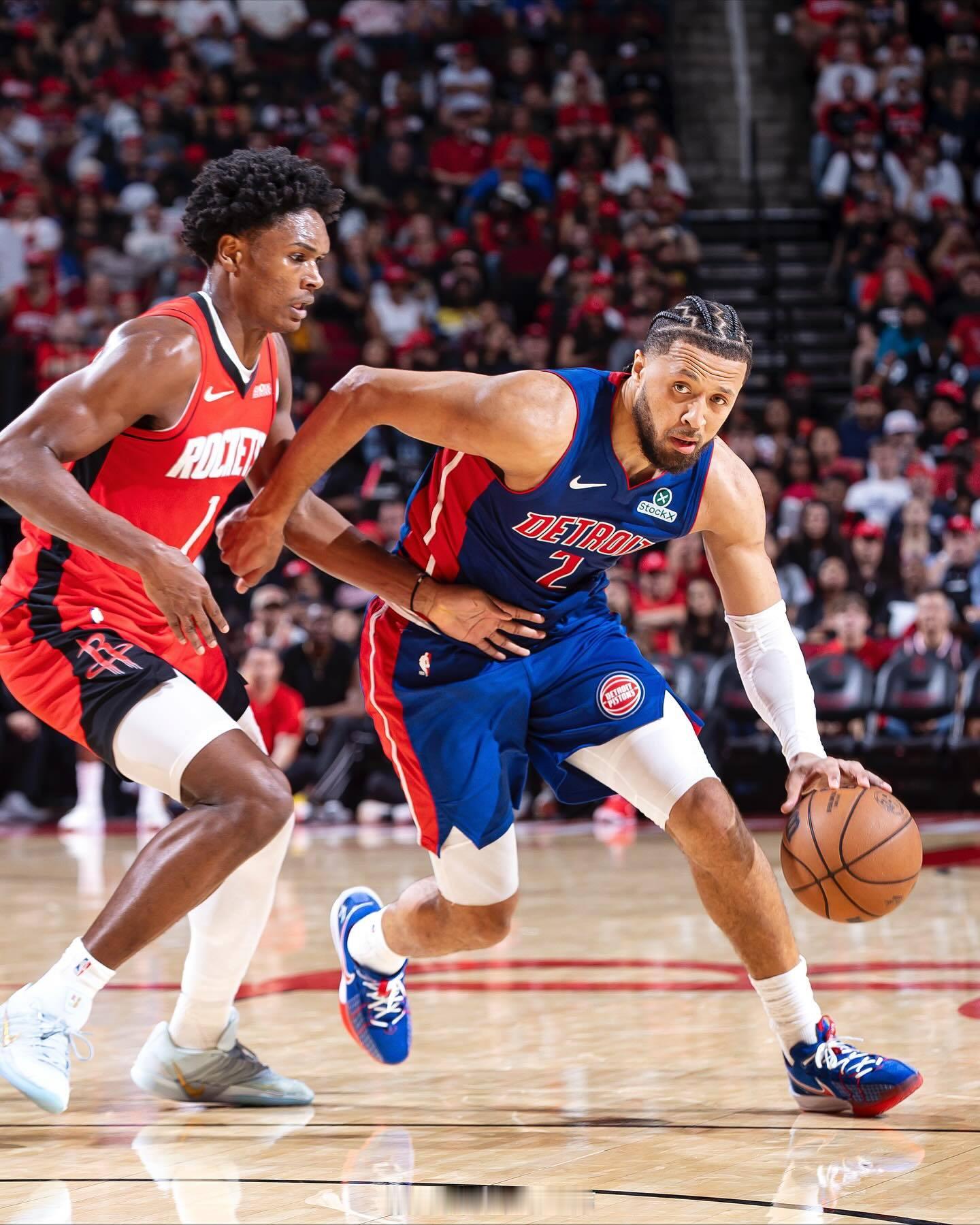 拉加-贝尔：“阿门-汤普森6尺8，也许是最具运动能力的球员，但他就是攻击篮筐，对