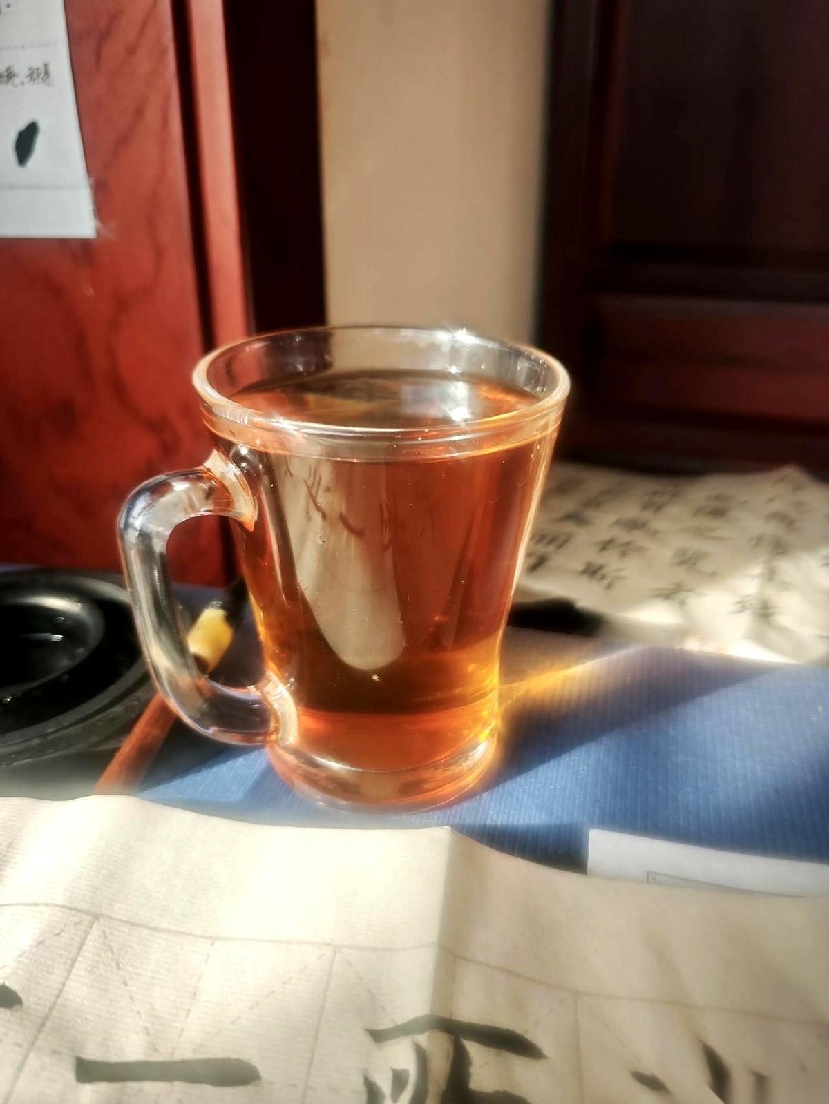 我老公那个一年多没联系的哥们儿，今天下午突然打电话来了。你猜怎么着？不是借钱