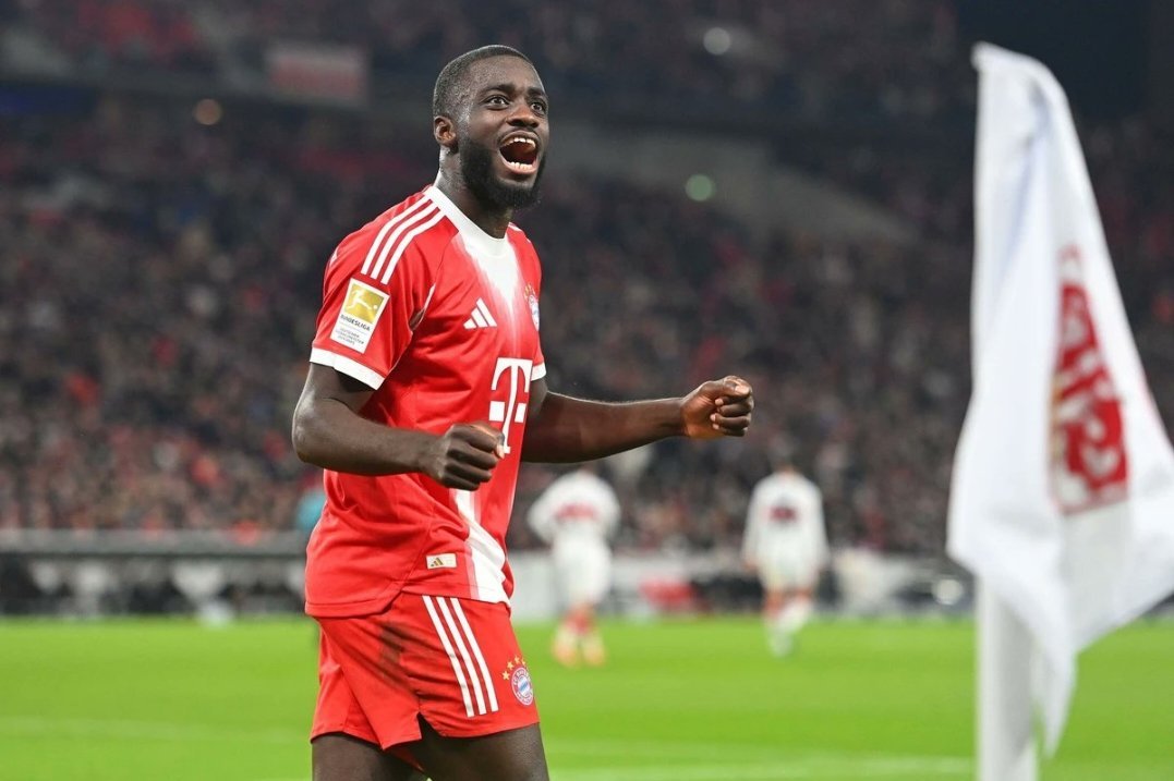 拜仁已经向乌帕梅卡诺提供了一份报价，但这不会是最终报价。如果这位后卫需要续约，并