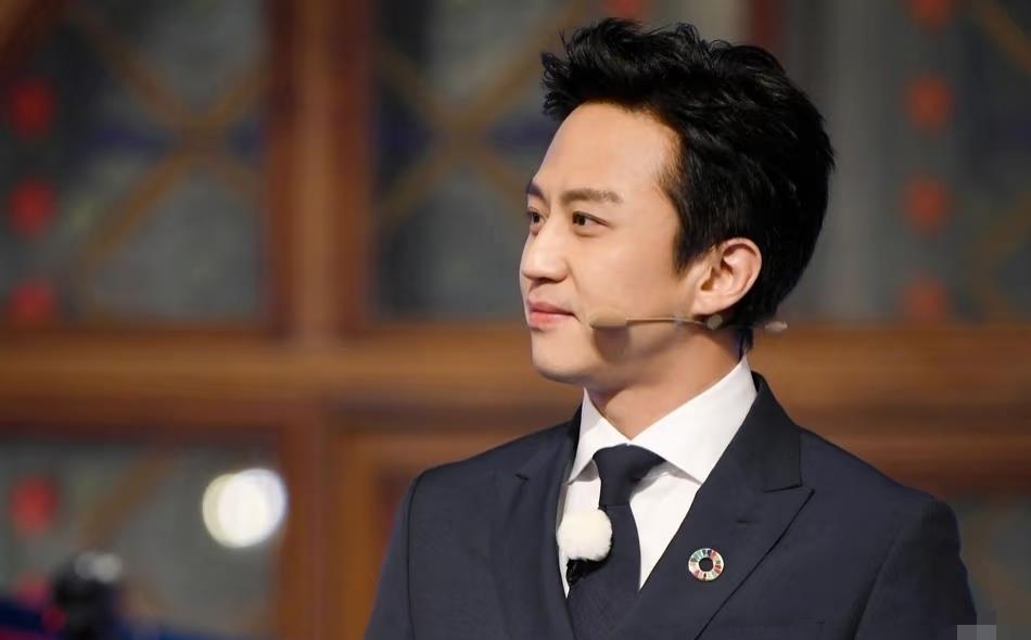 一觉醒来，全网都在聊邓超！这回不是他上了啥新综艺，也不是他演唱会整花活，而是