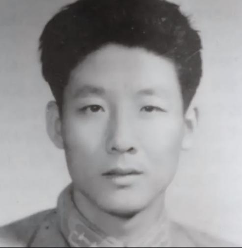 1950年的元宵节，准备回家的孙家栋，发现食堂竟然有红烧肉，一时馋嘴的他，便决定