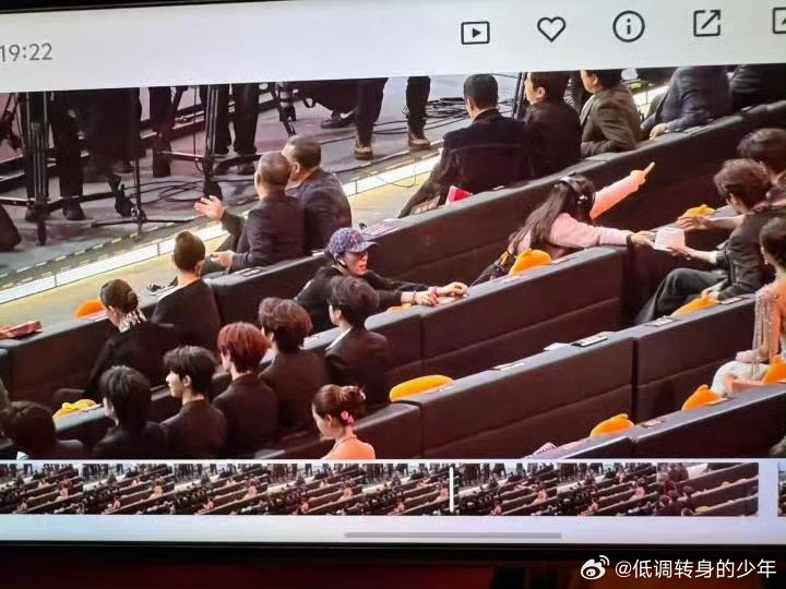 没人入座！听说又换回来了～微博之夜85🌸这话题度有了