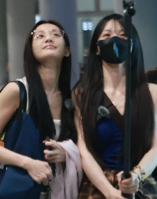 李一桐与田曦薇，两位灵动佳人，似有奇妙缘分交织。或同框惊艳，或各自闪耀，她们的点