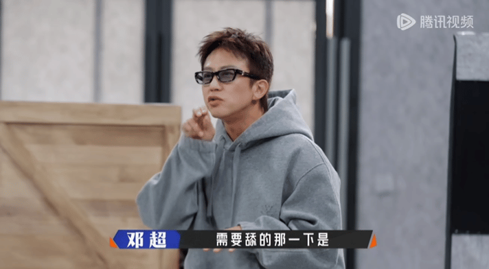 邓超现场演蜥蜴邓超演出了蜥蜴的精髓学员演蜥蜴被猜是壁虎青蛙，邓超一眼就看出来不