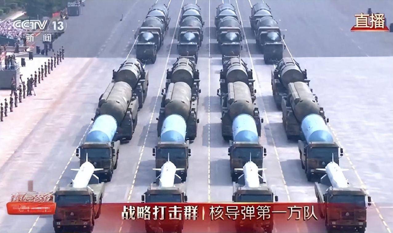 轰-6终于能打到美国了！惊雷-1导弹有重大战略价值看过阅兵式的朋友们，你们注意