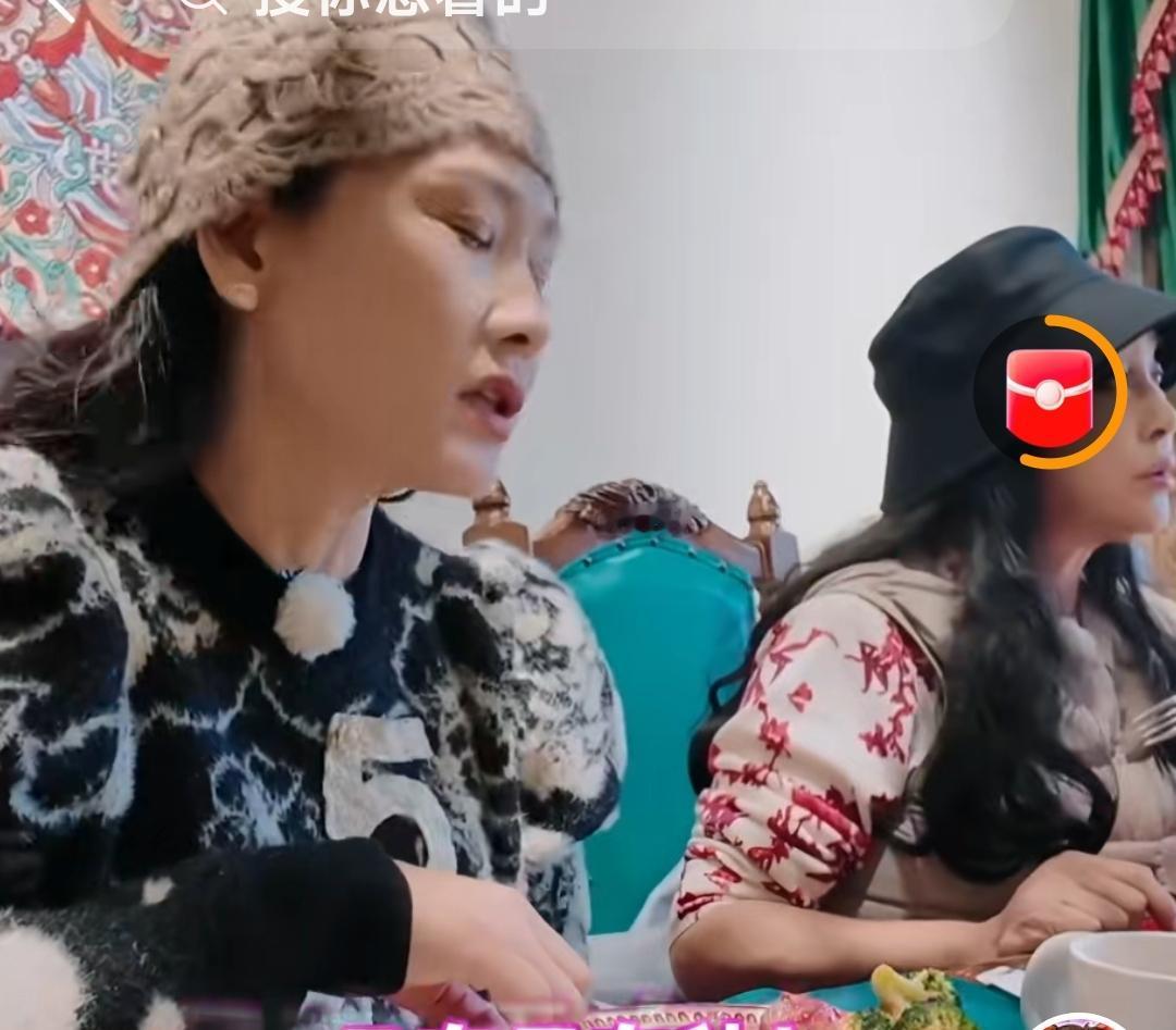 《一路繁花2》中,何赛飞可谓是把路人缘败了个精光。说她是直性子,实则就是没文化