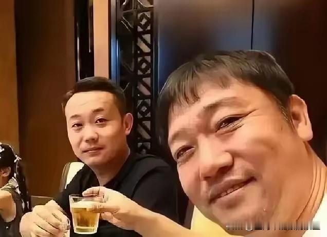 那个偷拍的账号注册了三天，涨了四万粉丝，然后注销了。发出去的那条视频，1分42