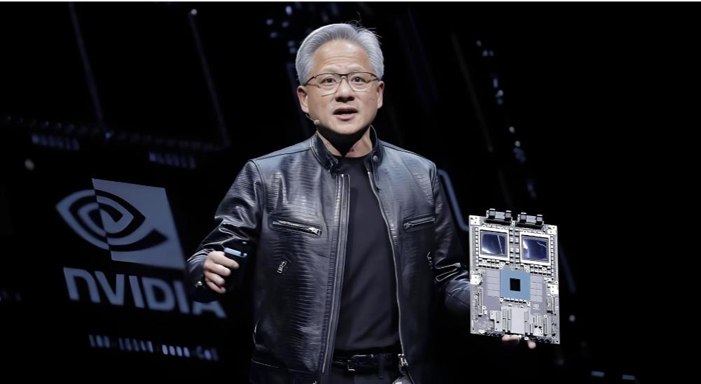 黄仁勋着急了。虽然华为昇腾910C比英伟达H100慢一点点，但是每个月能造20万