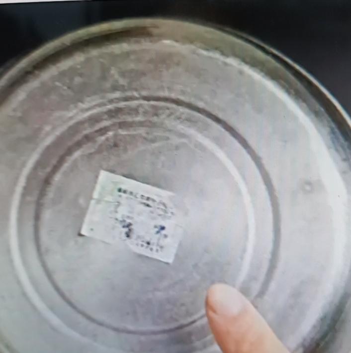 年底大扫除，胶带胶痕真是让人头疼。像门框边的双面胶、窗户上贴春联的黏痕，怎么弄都