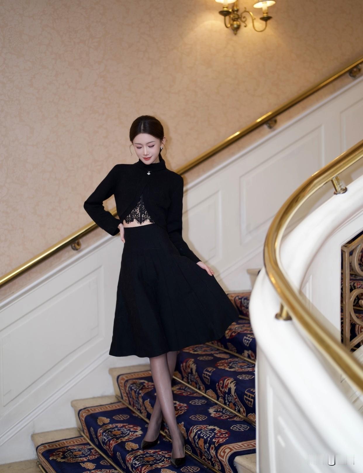 怎样完成气质风穿搭选择适合自己肤色的衣服颜色。