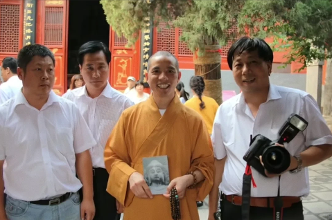 释印乐当新住持大家不要被他外表欺骗了你看着他，非常老实的样子，其实他可非