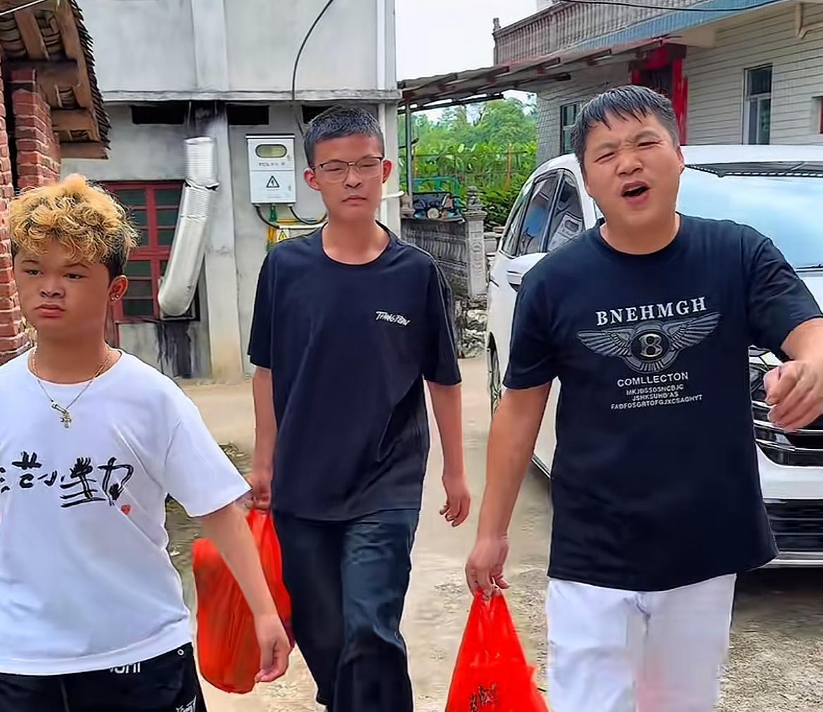 原来“小马云”范小勤比我们大多数人都有钱！表哥黄新龙曝“猛料”，一两天的时间收到