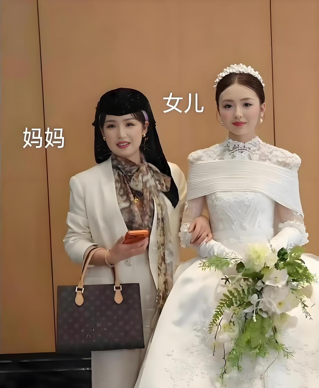 新娘的妈妈才32岁，回族人好漂亮。